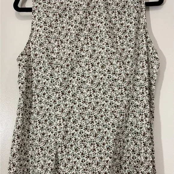 St. John's Bay Cream Sleeveless Button Down Shirt - Picture 3 of 5